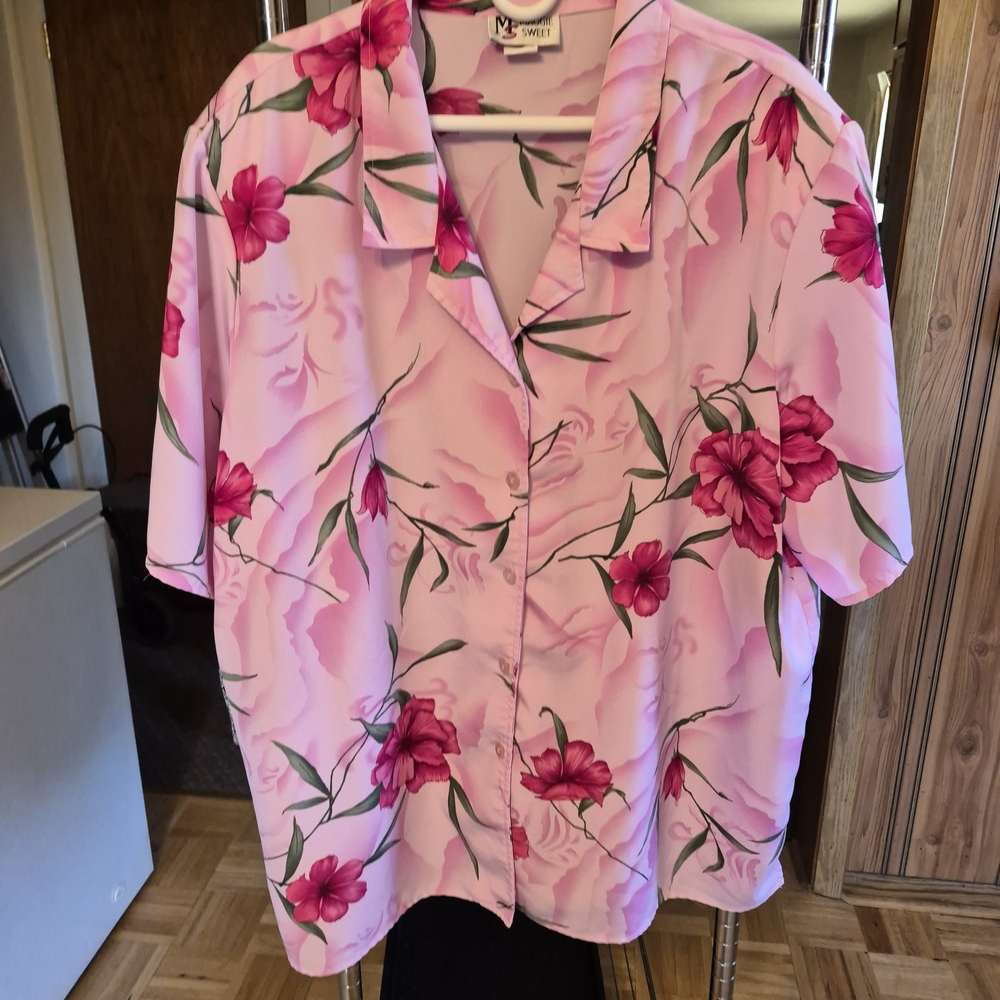 3x Maggie Sweet Pink Floral Blouse with Hibiscus Motif